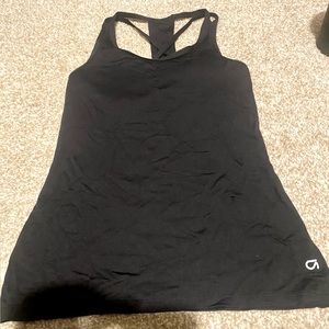 GAPFit breathable built-in low-impact bra